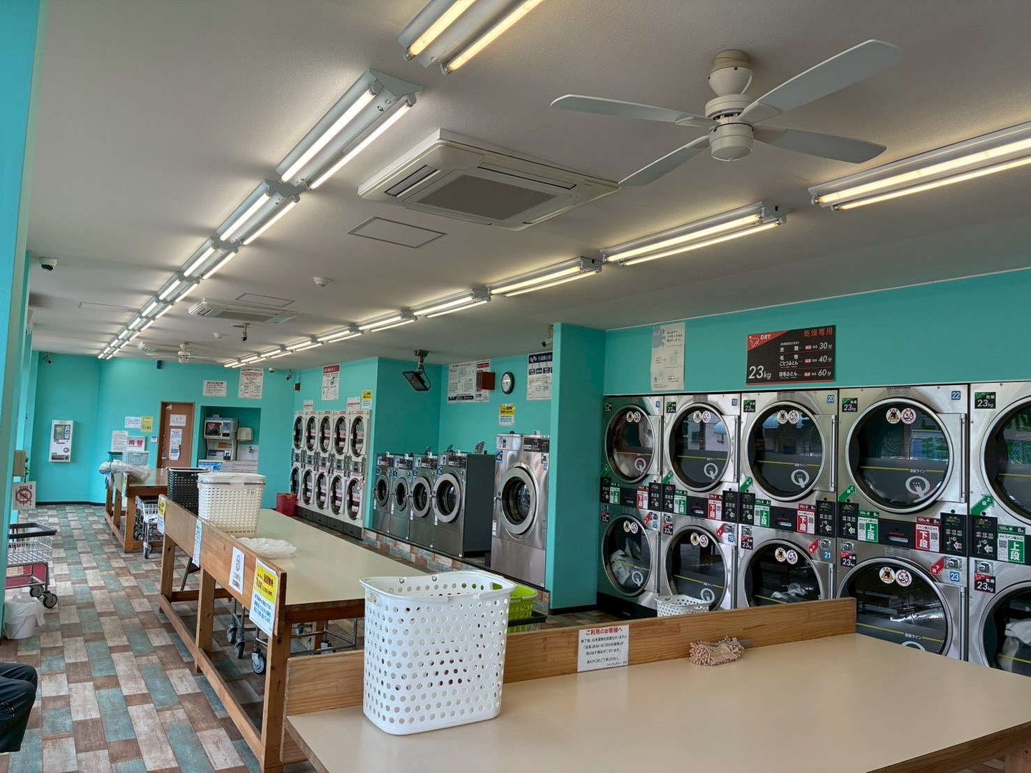 大型コインランドリーデポ江ヶ崎店