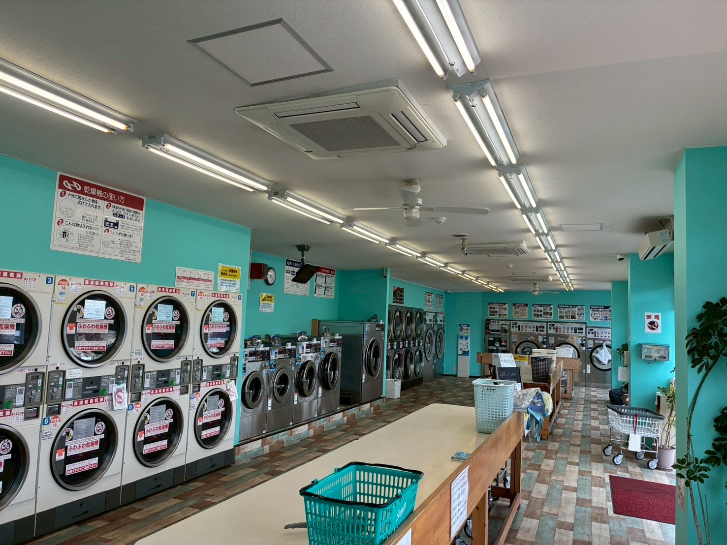 大型コインランドリーデポ江ヶ崎店