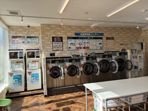 大型コインランドリーデポ横越店