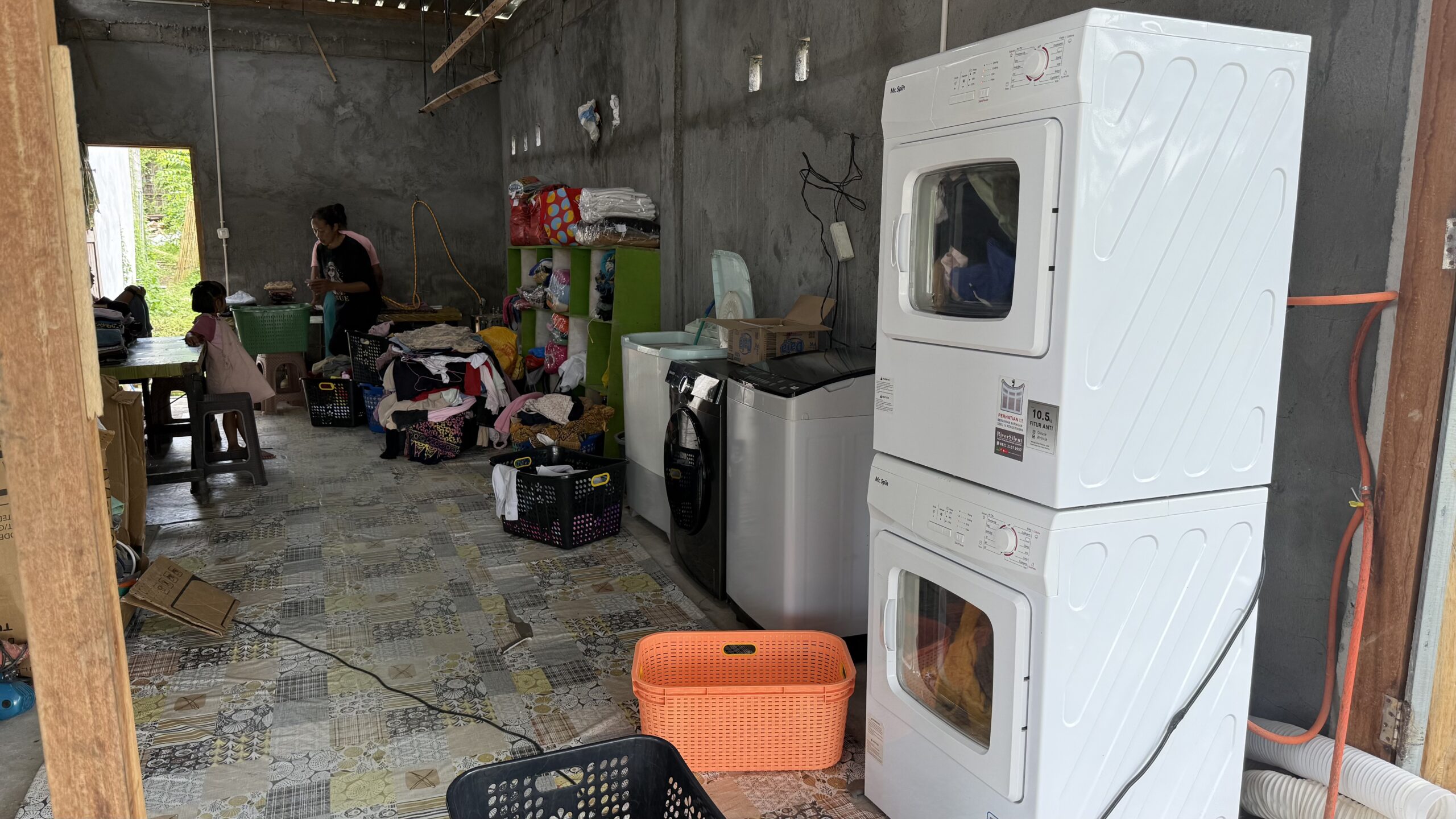 インドネシア スンバワ島 INRA LAUNDRY 店内