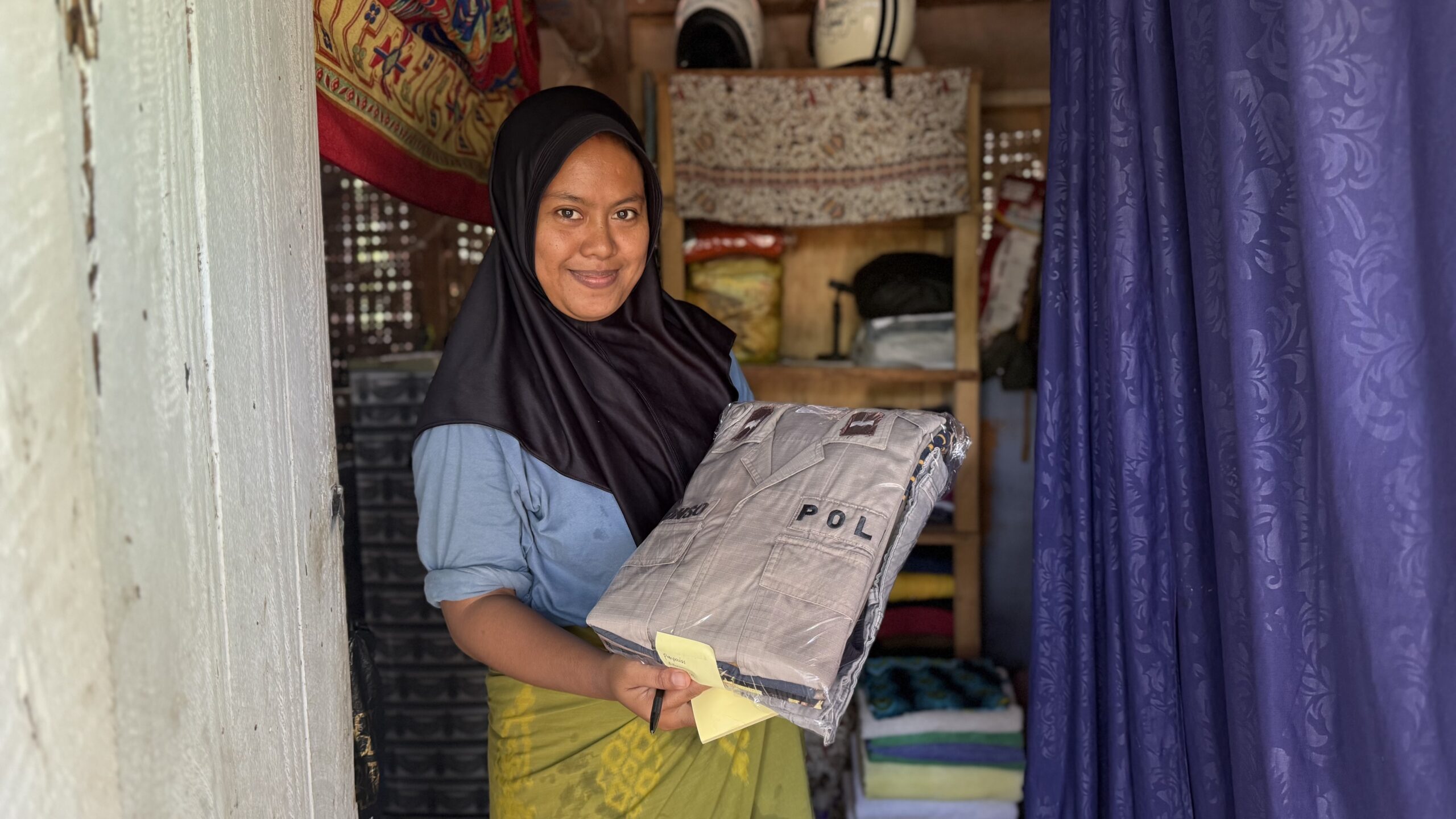 インドネシア スンバワ島のランドリー 折りたたみサービス込みでクリーニングのよう