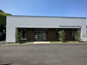 【スタニングランドリーサロン】「ないのなら、私が作る。」洗車×ランドリー経営が過疎地の日常を変える。タケウチビユーテーと描く、スタニングランドリーサロンの挑戦