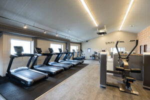 コインランドリーと併設のフィットネスジム