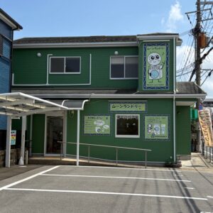 【ムーンランドリー岸和田店】パートナー選定の決め手は「人対人」としての温かい人間性と抜群の相性。辻商プランニングとの深い信頼関係を原動力に、激戦区でお客様の利便性と笑顔を作るコインランドリー経営
